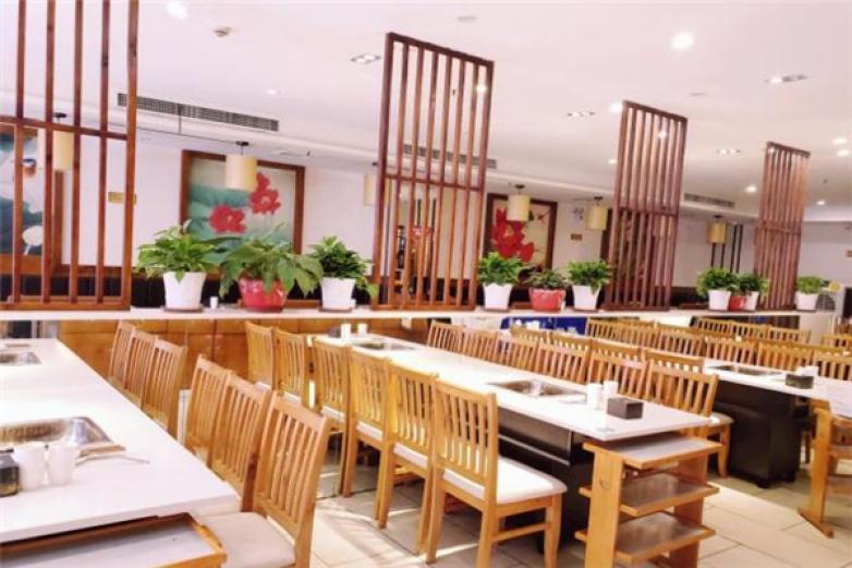 荣家牧场鲜菜火锅